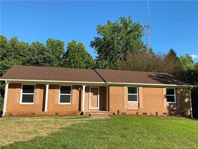5700 Alanhurst Place Charlotte, NC 28217