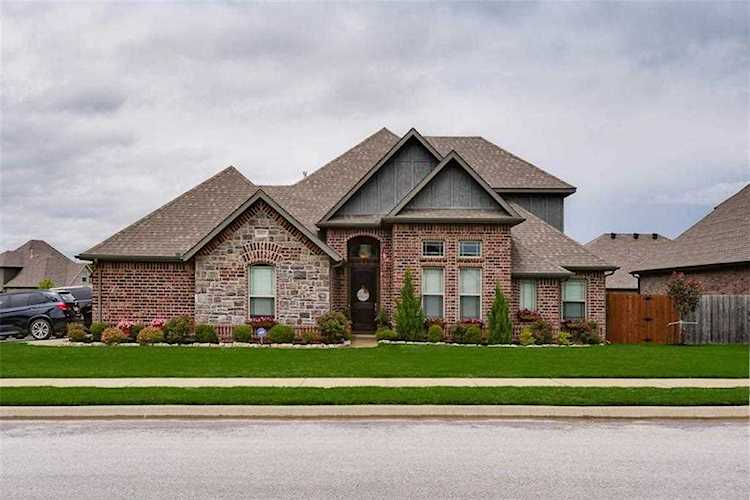 5607 W Lakewood Dr Rogers, AR 72758