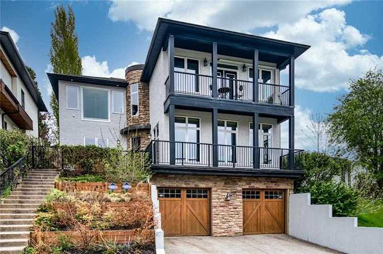 2 Hawthorne Crescent NW Calgary, AB T2N 3V4