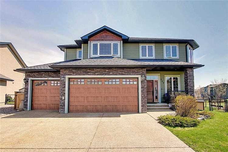 117 Drake Landing Manor Okotoks, AB T1S 0E7