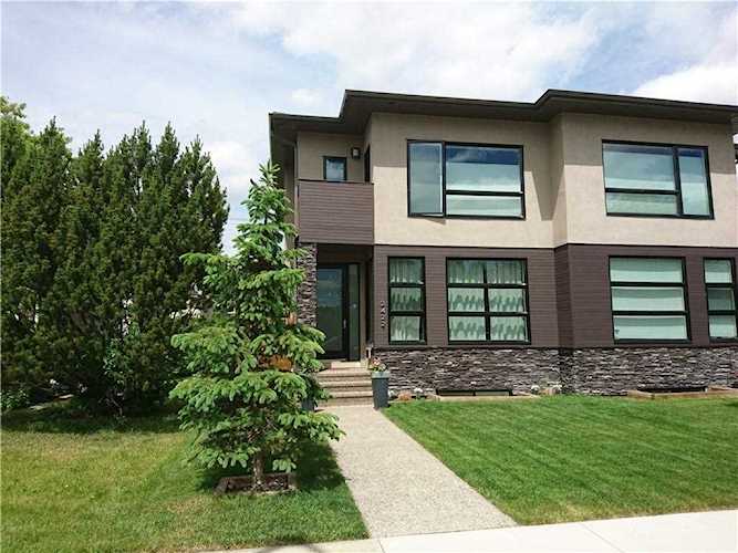 2422 Bowness Road NW Calgary, AB T2N 3L7