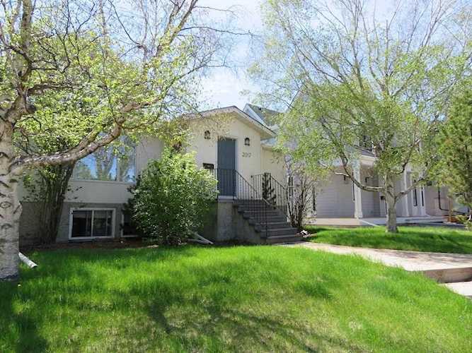2017 56 Avenue SW Calgary, AB T3E 1M7