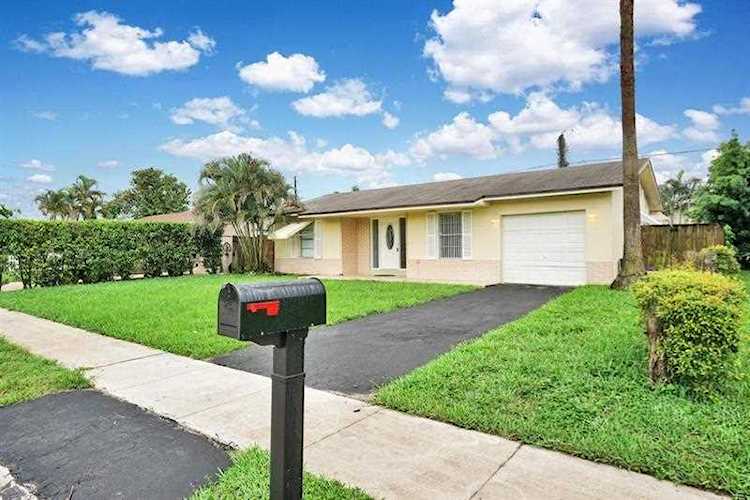 9662 SW 1st Pl Boca Raton, FL 33428