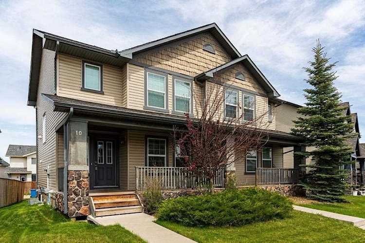 10 Panora View NW Calgary, AB T3K 0R8
