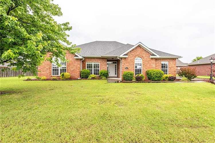 12058 Shark Ln Farmington, AR 72730