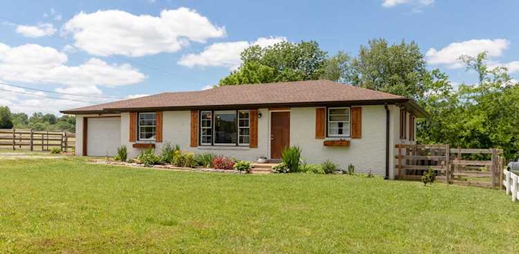 3103 Bearwallow Rd Ashland City, TN 37015