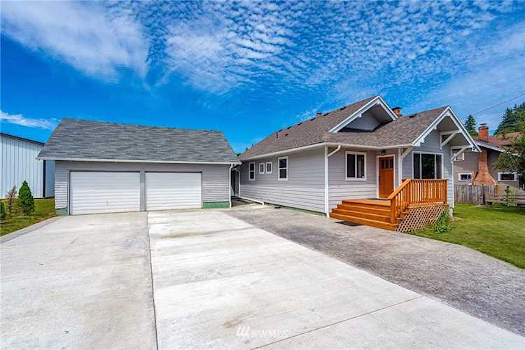 206 NW Washington St Winlock, WA 98596