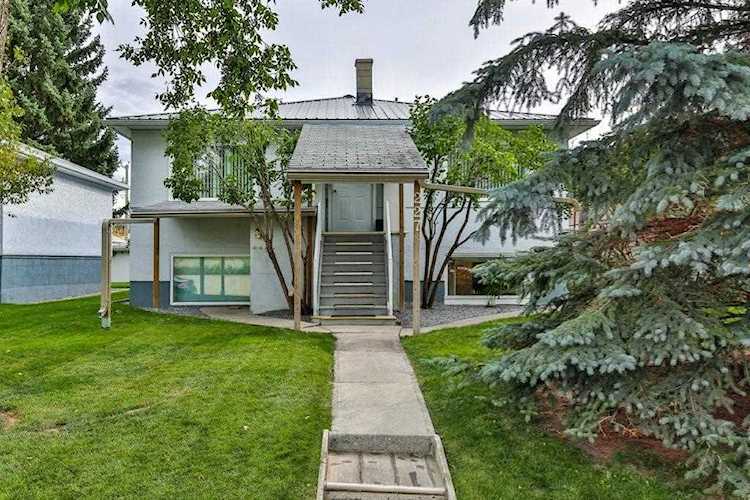 227 32 Avenue NE Calgary, AB T2E 2G8