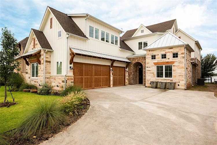 812 Waterpoint Court W Granbury, TX 76048
