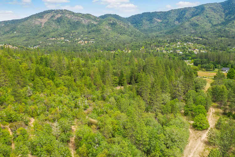 TL100 Walker Rd Grants Pass, OR 97527