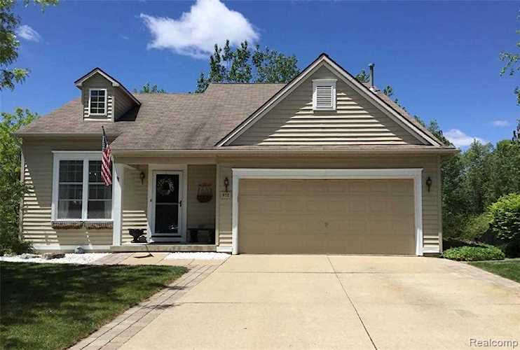 972 Water View Ln Fenton, MI 48430 | MLS 2200038697 Photo 1