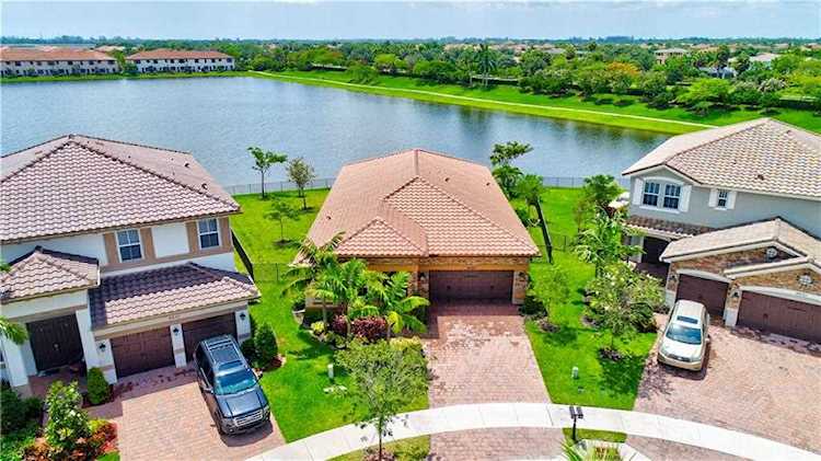 9820 S Miralago Way Parkland, FL 33076