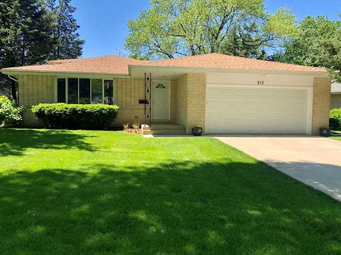 912 S Lancaster St Mount Prospect, IL 60056