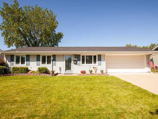 834 S Cedarcrest Dr Schaumburg, IL 60193