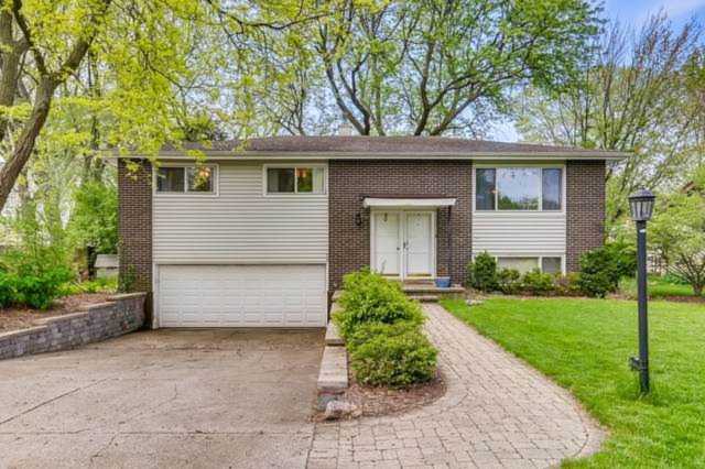 1921 E Pawnee Ln Mount Prospect, IL 60056