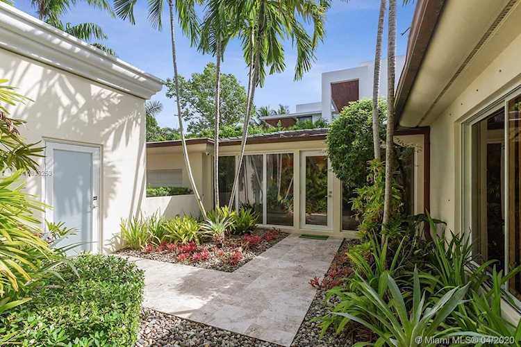 5055 N Bay Rd Miami Beach, FL 33140