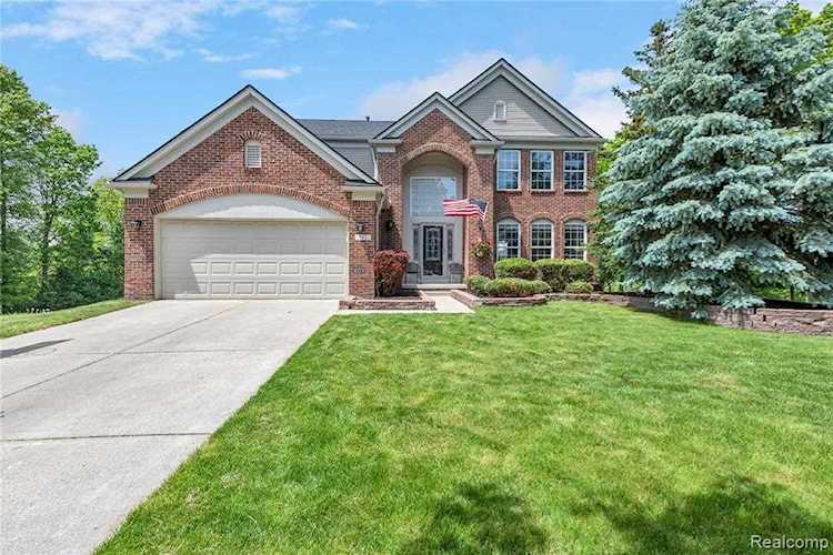 783 Westhills Dr South Lyon, MI 48178