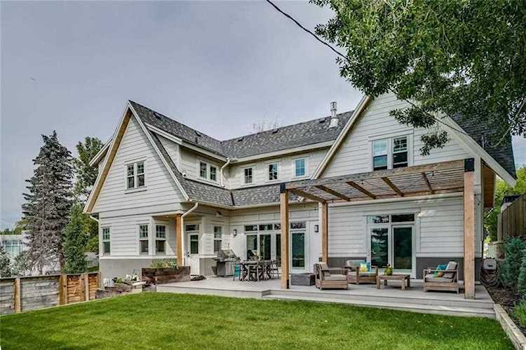 1008 22 St NW Calgary, AB T2N 2M9