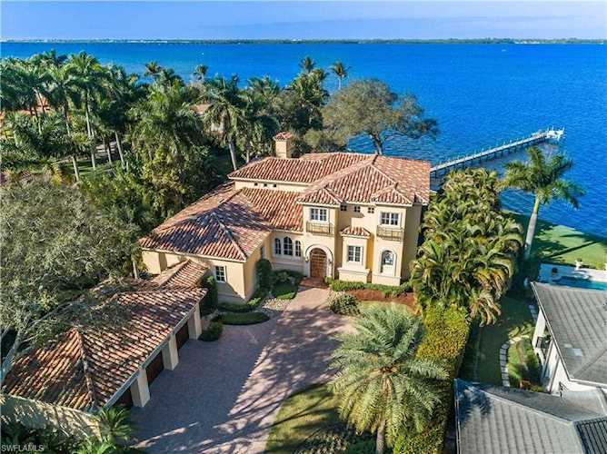1226 Miracle Ln Fort Myers, FL 33901