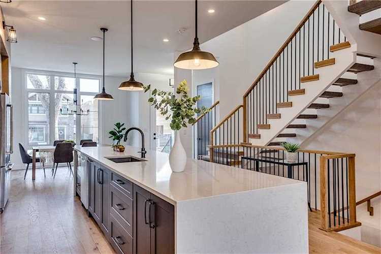 4513 16A Street SW Calgary, AB T2T 4L8