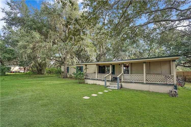 639 Landing Rd Kenansville, FL 34739