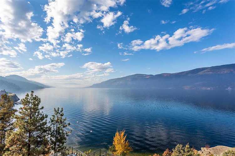 1820 Blue Bunch Court Kelowna, BC V1V2R1