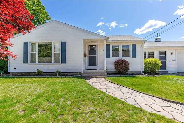 136 Imperial Dr Warwick, RI 02886