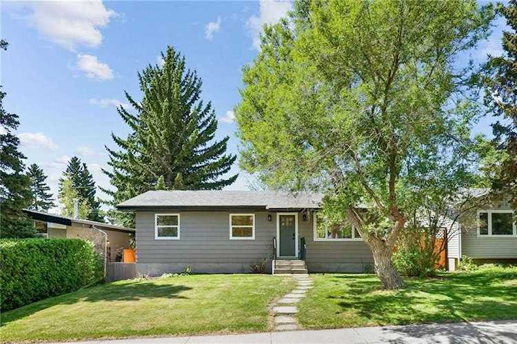 3219 Barr Road NW Calgary, AB T2L 1M7
