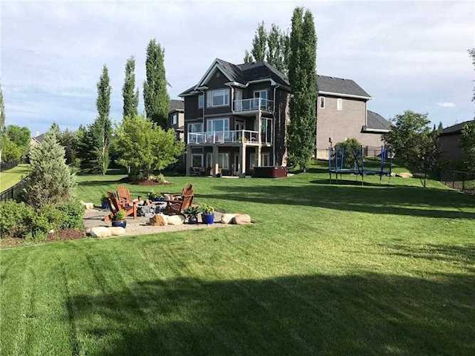 24 Heritage Lake Close Heritage Pointe, AB T1S 4H4
