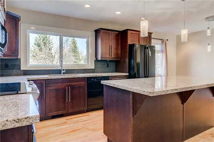79 Palis Way SW Calgary, AB T2V 3V5