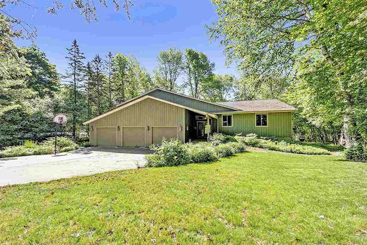 4443 Indian Trl Hobart, WI 54313
