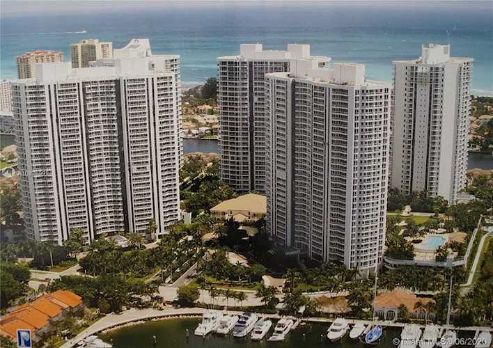 21205 Yacht Club Dr #2407 Aventura, FL 33180