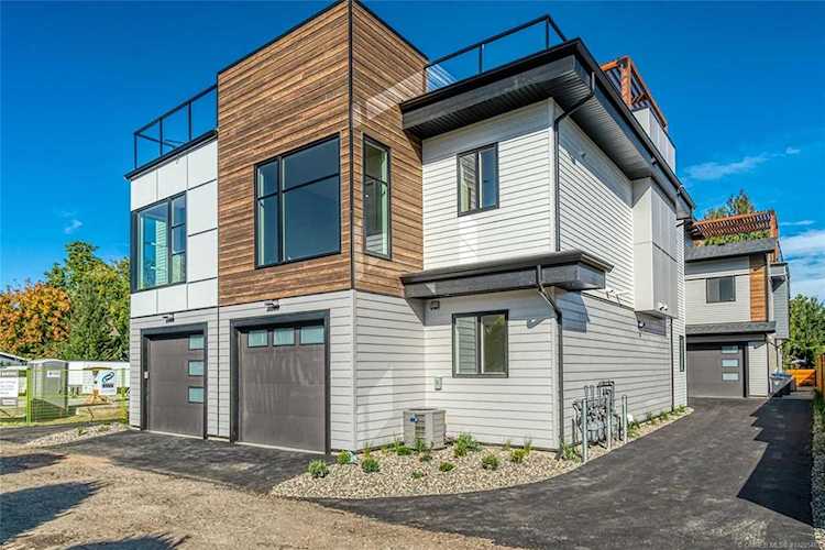 945 Borden Avenue #2 Kelowna, BC V1Y6A5
