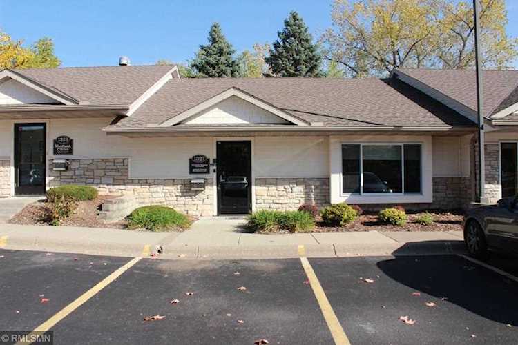 1327 E County Road D Circle Vadnais Heights, MN 55109