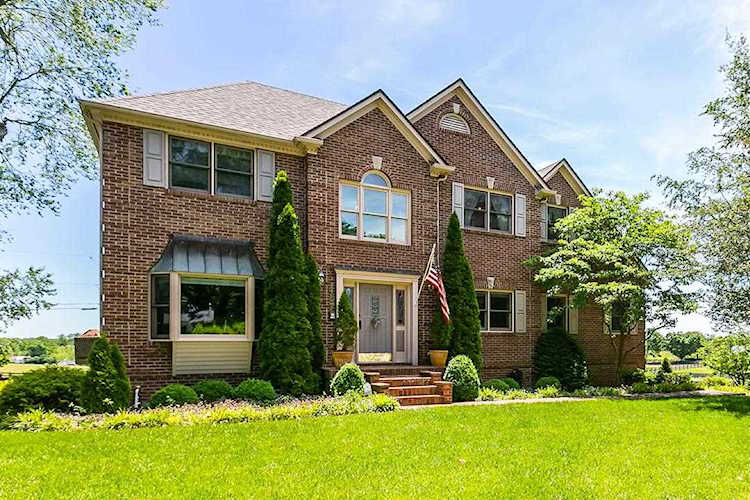 407 Merrywood Drive Midway, KY 40347
