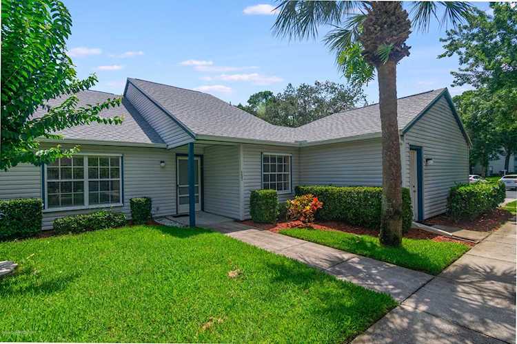 4885 Lake Waterford Way #8-208 Melbourne, FL 32901 | MLS 872574 Photo 1