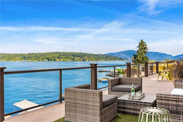 1016 W Lake Sammamish Pkwy SE Bellevue, WA 98008