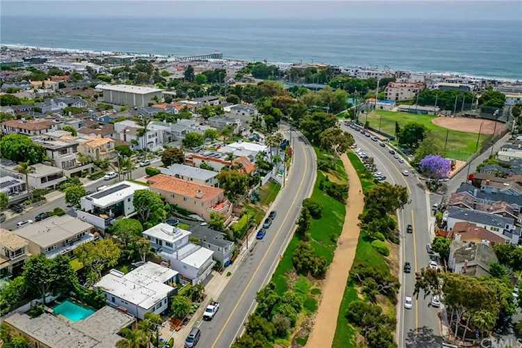 1944 N Ardmore Avenue Manhattan Beach, CA 90266