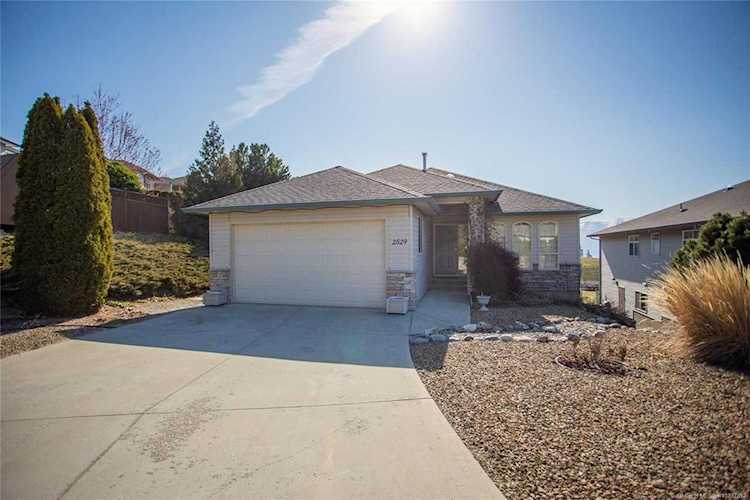 2529 Bridlehill Court West Kelowna, BC V4T2W2