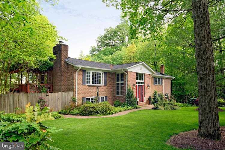 11401 Lakin Place Oakton, VA 22124
