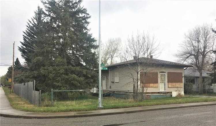 4320 81 St NW Calgary, AB T3B 2P5