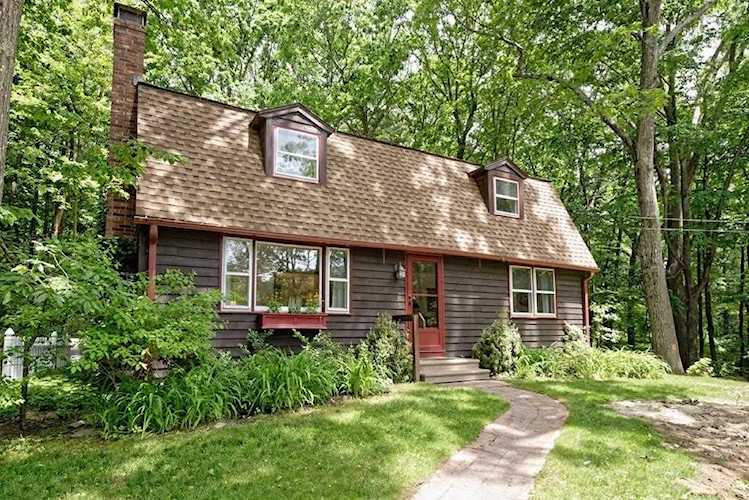 10 Laurelwood Dr Oxford, MA 01537