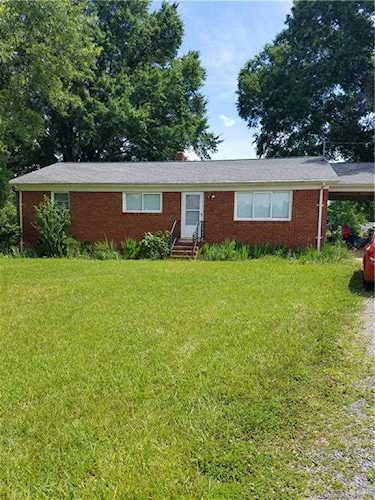 5451 Margaret Wallace Rd Matthews, NC 28105 | MLS 3629131 Photo 1