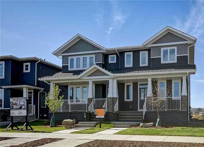 653 Redstone Dr NE Calgary, AB R3N 1L1