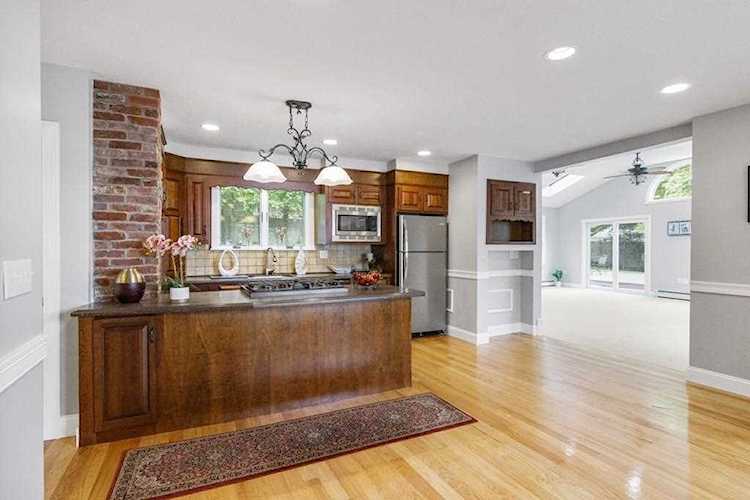 22 Brewster Rd Weymouth, MA 02191