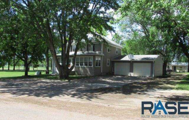 610 W Wood St Canistota, SD 57012