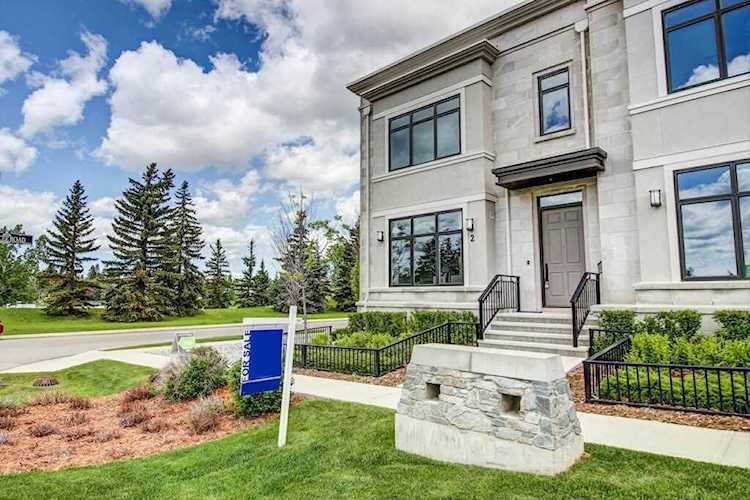 2 Valour Circle SW Calgary, AB T3E 7V5