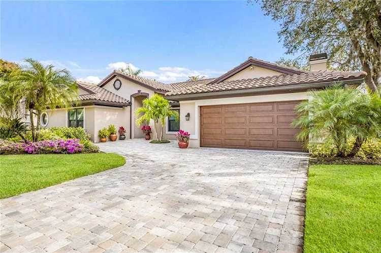 8233 Shadow Pine WAY Sarasota, FL 34238