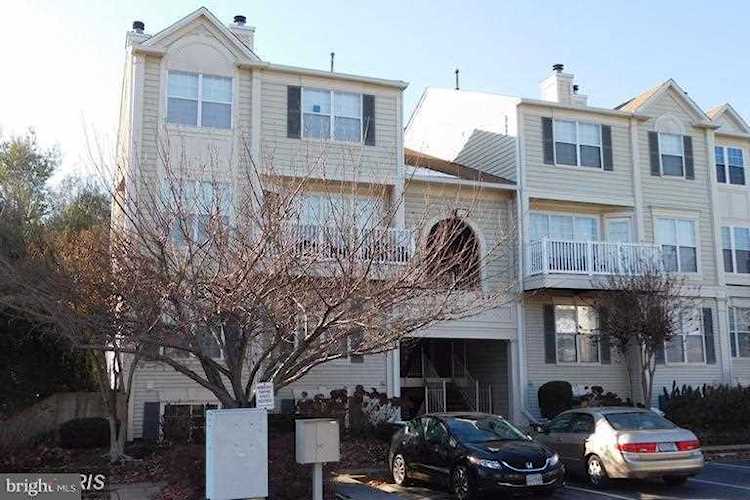 9242 Cardinal Forest Ln Lorton, VA 22079