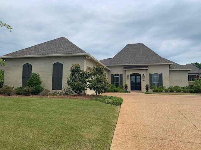 226 Greenbriar Loop Oxford, MS 38655